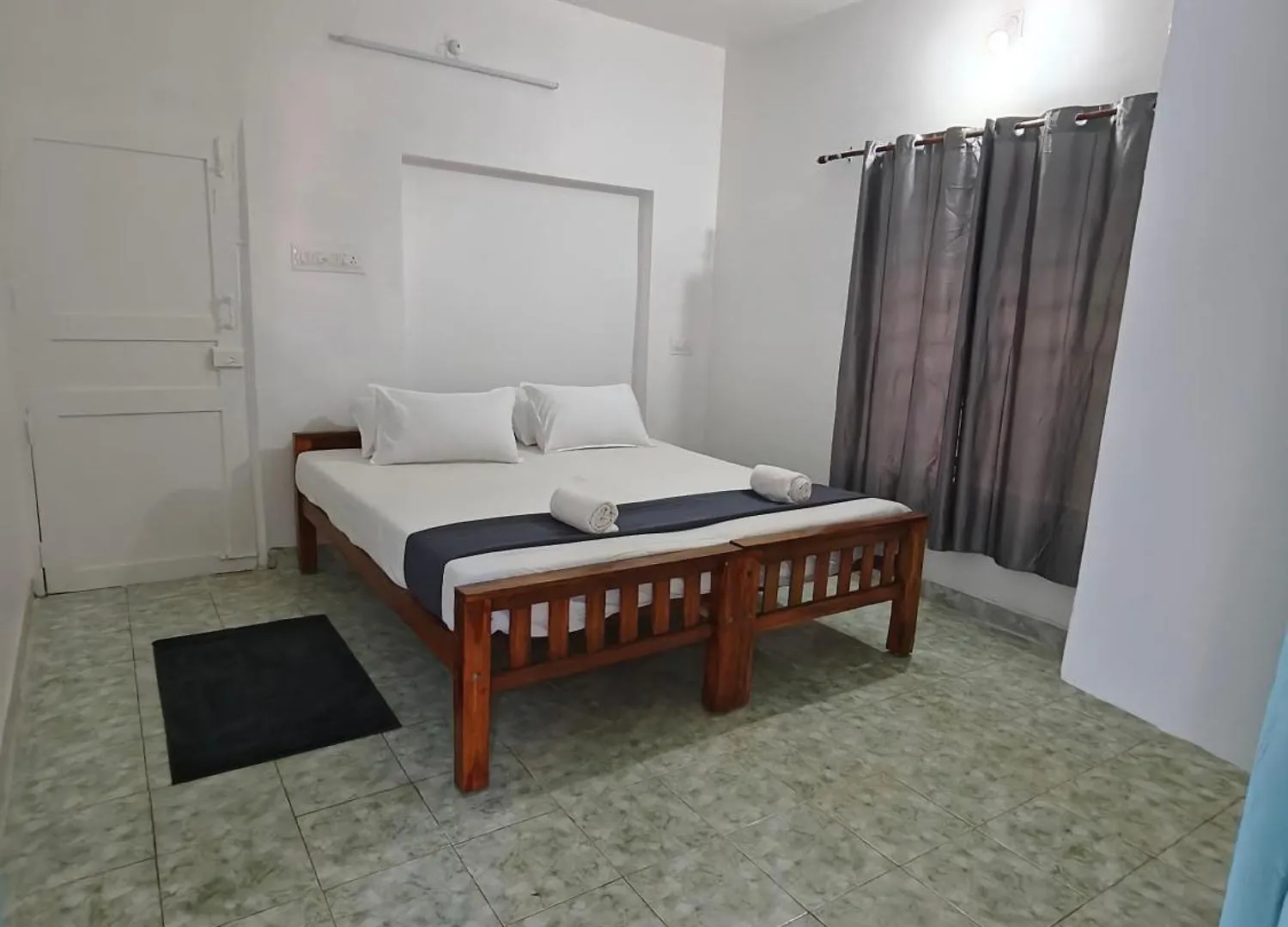 Yog Hostel 瓦尔卡拉 0*,  印度